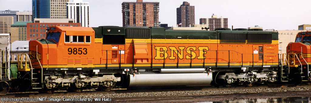 BNSF SD70MAC 9853
